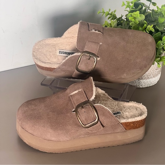 Cushionaire Shoes - CUSHIONAIRE Beige Suede Faux Fur Lined Slip On Platform Clogs Women’s Size 10